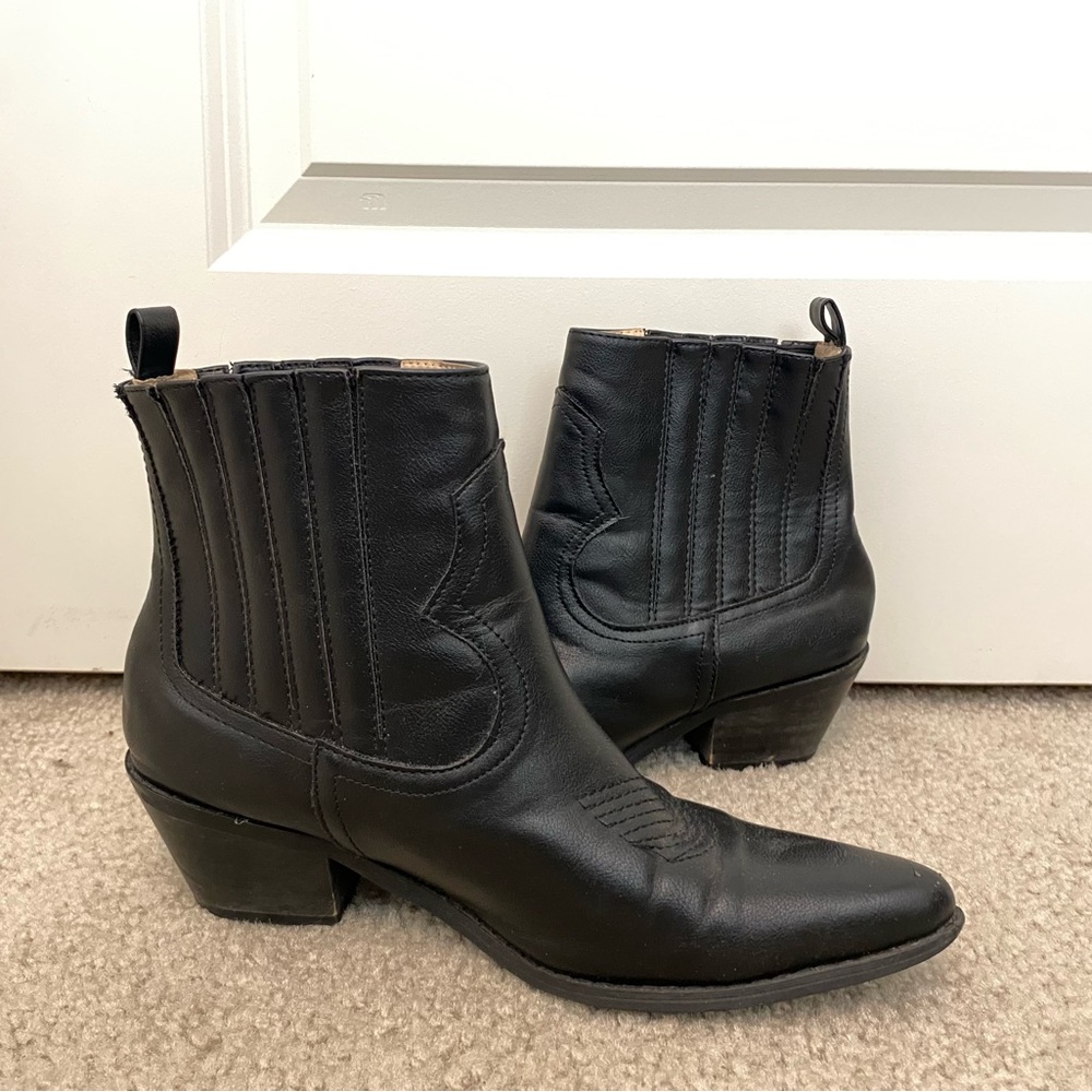 Chase + Chloe Western Chelsea boots